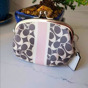 ORIGINAL. Coach coin purse. Beautiful condition. Like new.